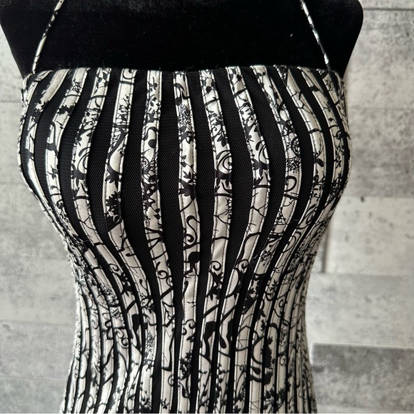 Elegant Black and White Striped Dress size 6 - Picture 5 of 7